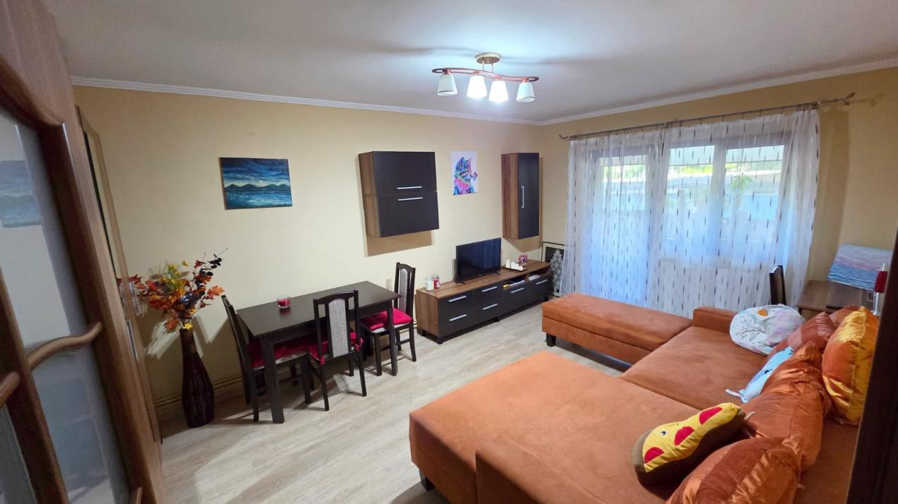 Apartament cu 3 camere, decomandat, 65 mp utili, parter - Aradului
