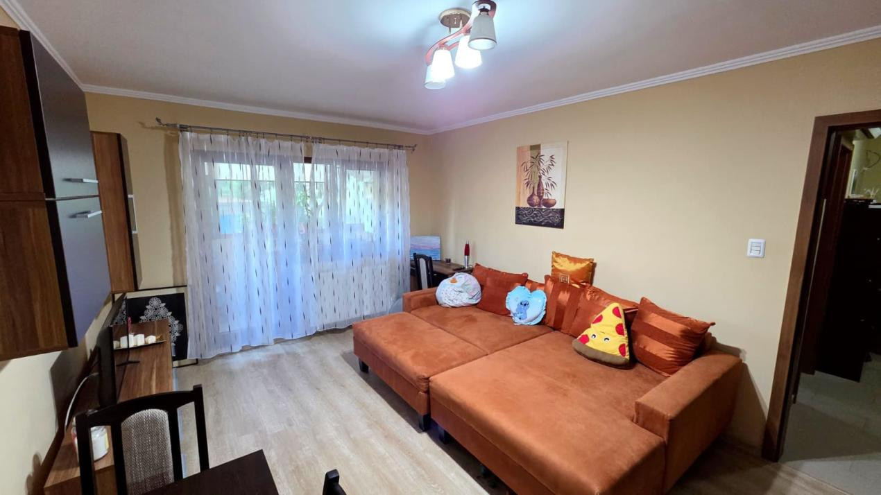 Apartament cu 3 camere, decomandat, 65 mp utili, parter - Aradului