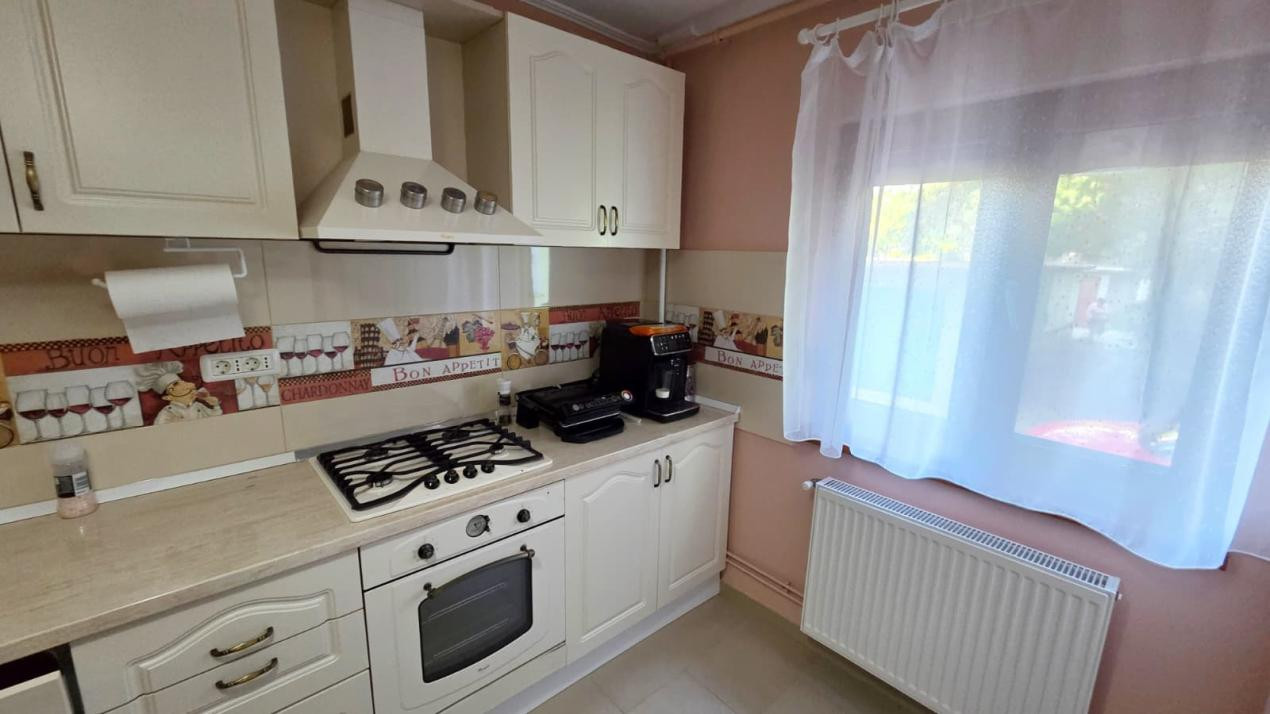 Apartament cu 3 camere, decomandat, 65 mp utili, parter - Aradului