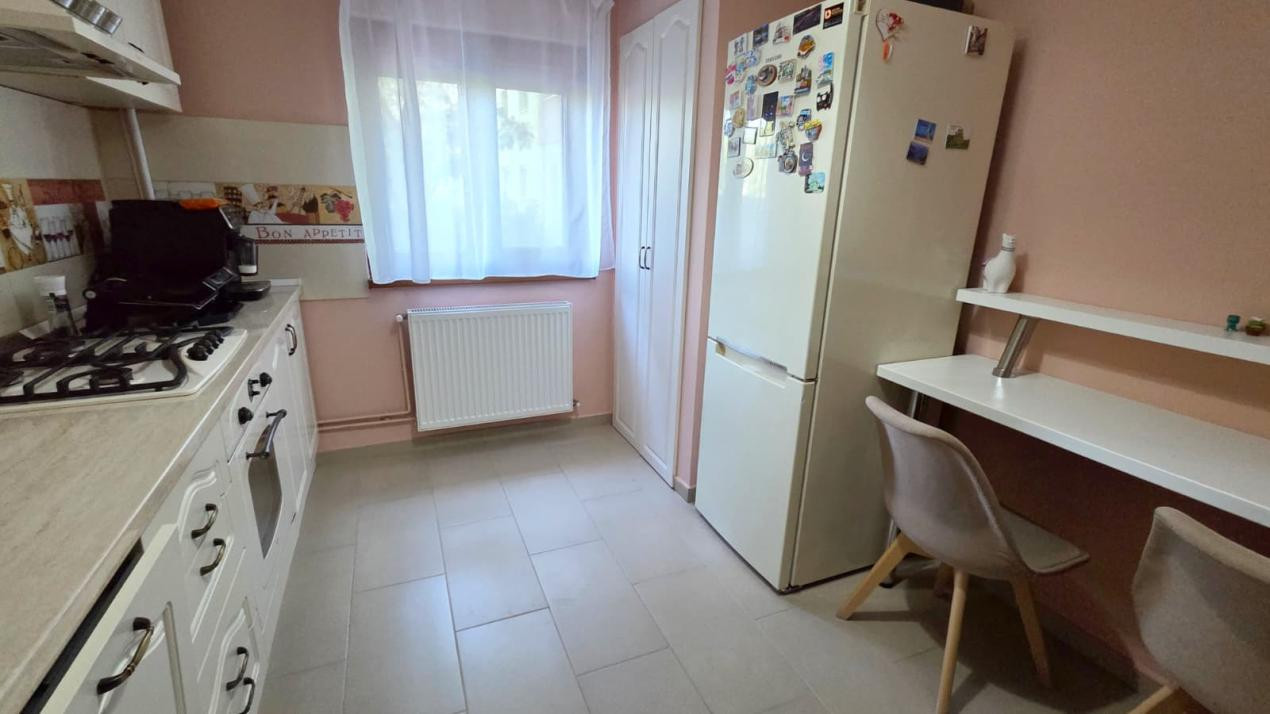 Apartament cu 3 camere, decomandat, 65 mp utili, parter - Aradului