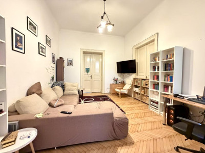 Casa cu 4 camere, 136 mp utili, curte comuna - Zona Centrala