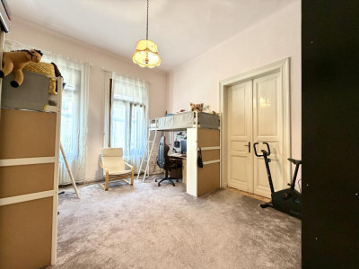 Casa 4 camere, 136 mp utili, curte comuna - Zona Centrala