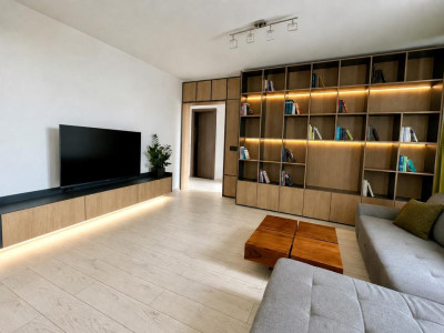 Apartament spatios 3 camere, 60 mp utili, mobilat - Central 