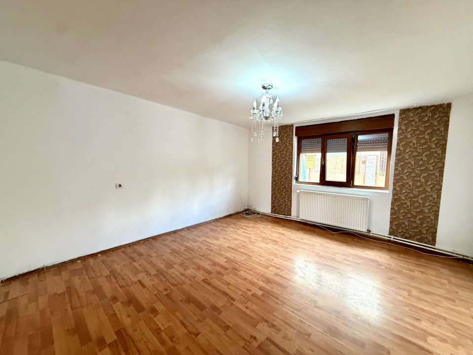 Casa individuala, cu potential, 5 camere, 479 mp teren - zona Ghirodei 