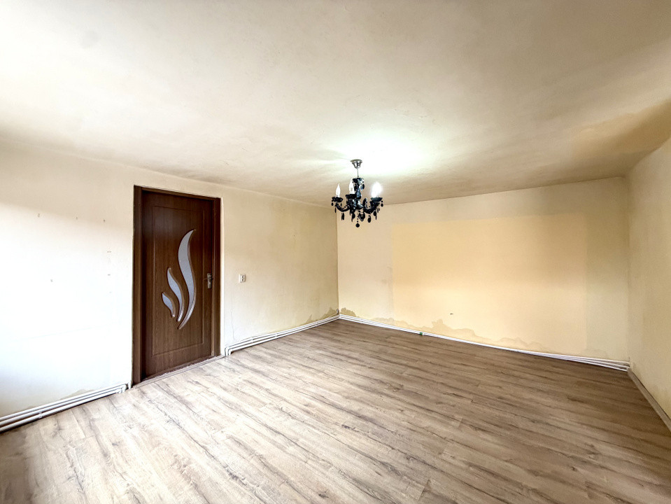 Casa individuala, cu potential, 5 camere, 479 mp teren - zona Ghirodei 