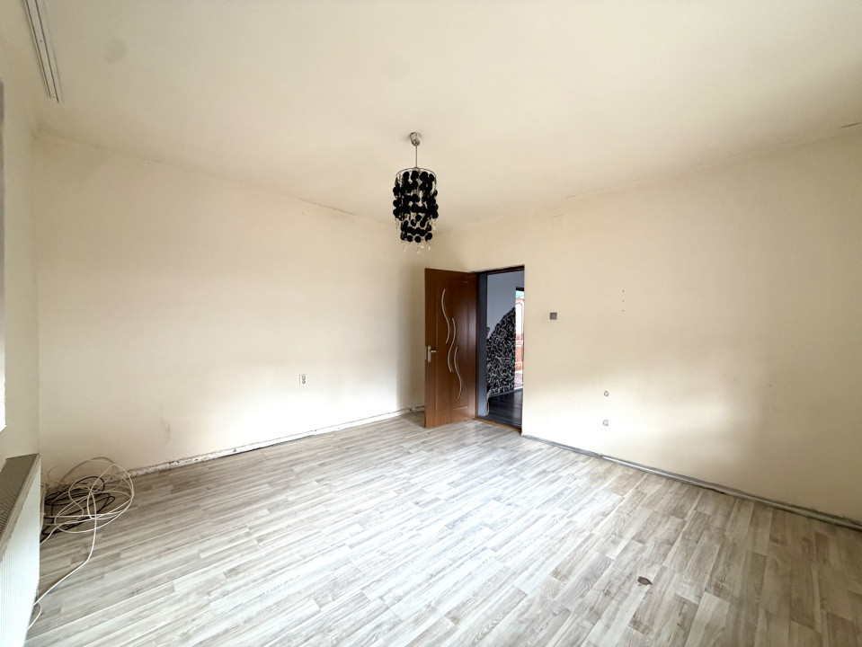 Casa individuala, cu potential, 5 camere, 479 mp teren - zona Ghirodei 