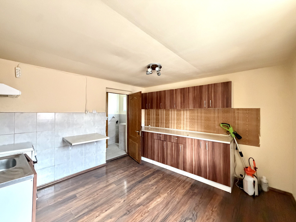 Casa individuala, cu potential, 5 camere, 479 mp teren - zona Ghirodei 