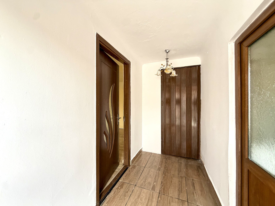 Casa individuala, cu potential, 5 camere, 479 mp teren - zona Ghirodei 
