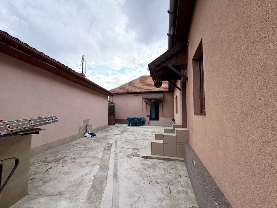 Casa individuala, cu potential, 5 camere, 479 mp teren - zona Ghirodei 