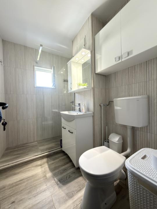 Apartament 3 camere, 2 bai, decomandat, 65 mp utili - Calea Girocului