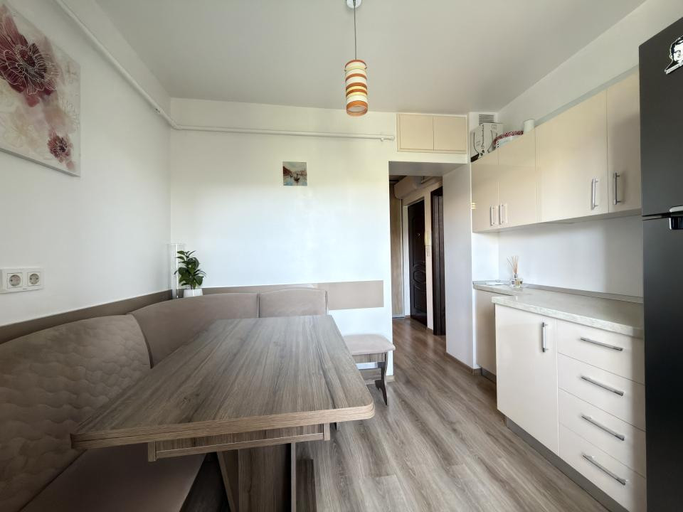 Apartament 3 camere, 2 bai, decomandat, 65 mp utili - Calea Girocului