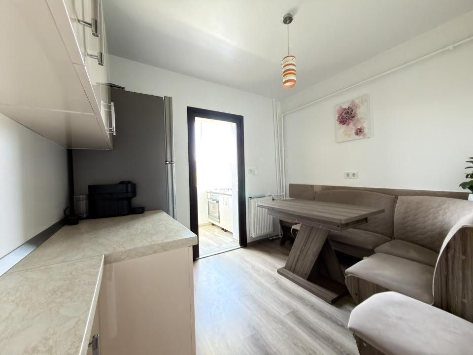 Apartament 3 camere, 2 bai, decomandat, 65 mp utili - Calea Girocului