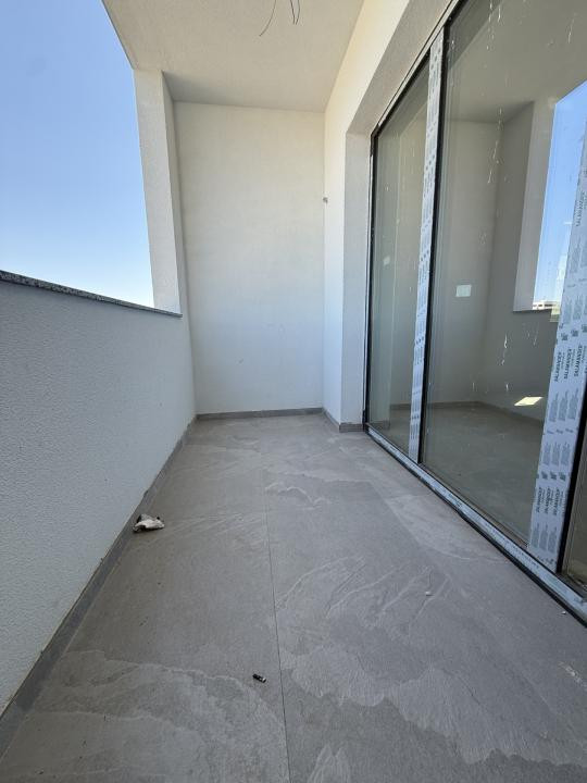 Apartament cu 2 camere, decomandat, 55 mp utili + balcon - Giroc