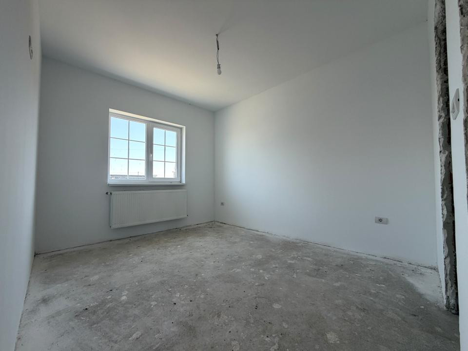 Duplex cu 3 camere, 80 mp utili, 16 mp terasa, 463 mp teren - Sag 