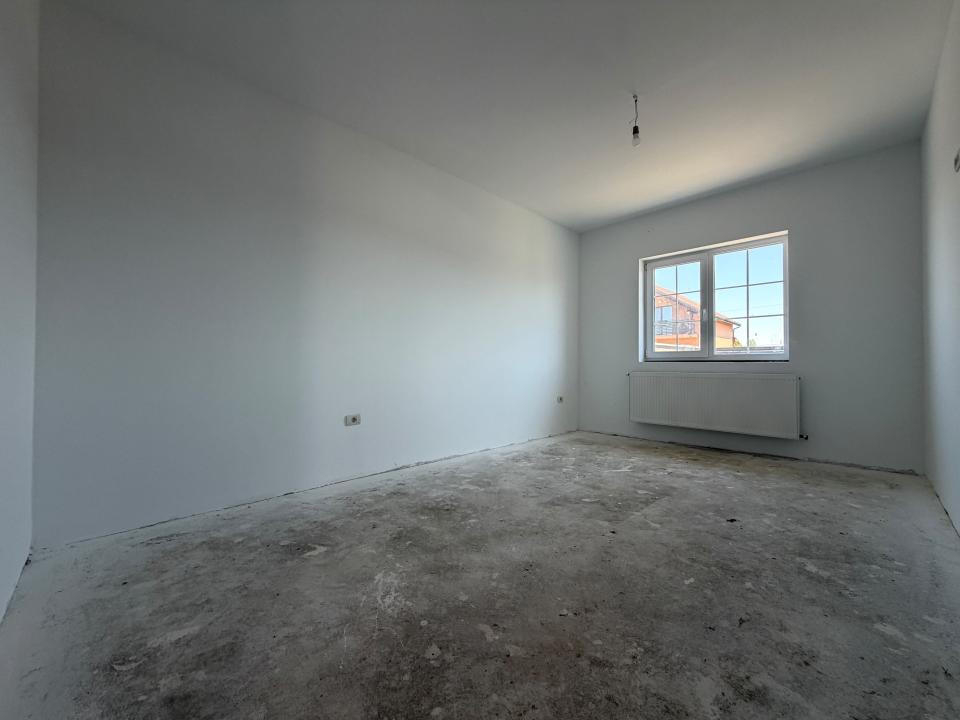 Duplex cu 3 camere, 80 mp utili, 16 mp terasa, 463 mp teren - Sag 