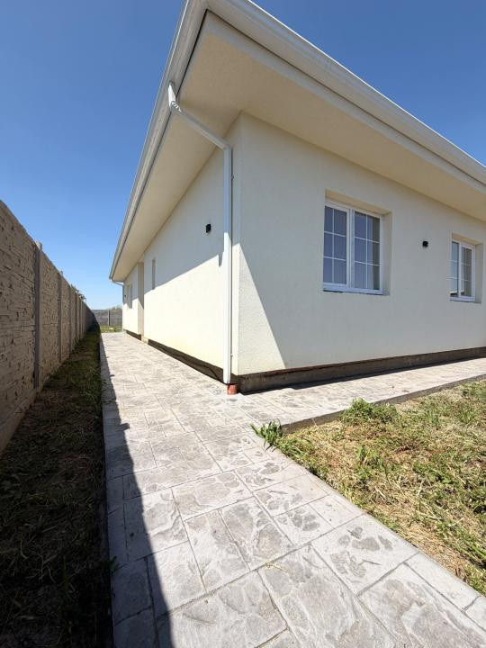 Duplex cu 3 camere, 80 mp utili, 16 mp terasa, 463 mp teren - Sag 