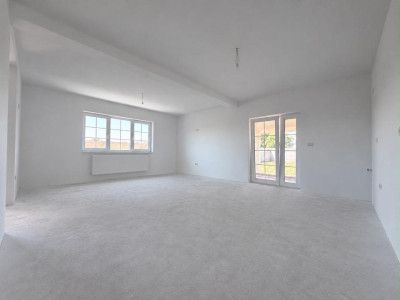 Duplex cu 3 camere, 80 mp utili, 16 mp terasa, 463 mp teren - Sag 