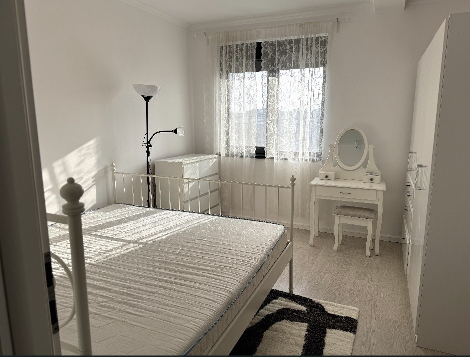 Apartament cu 3 camere, decomandat, 68 mp utili, etaj 2, loc de parcare - Giroc 