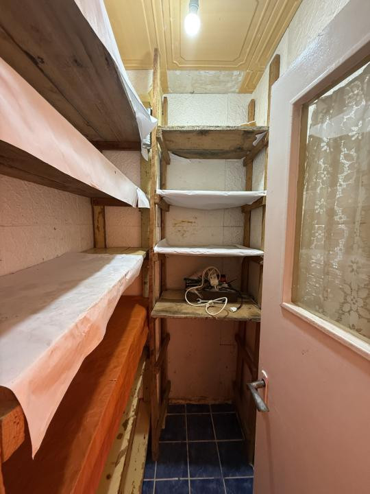 Apartament 3 camere, etaj 2, semidecomandat - Piata Doina