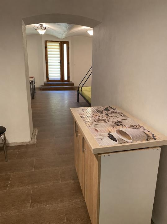 Apartament  cu o camera, 35 mp utili, demisol, zona Piata Maria