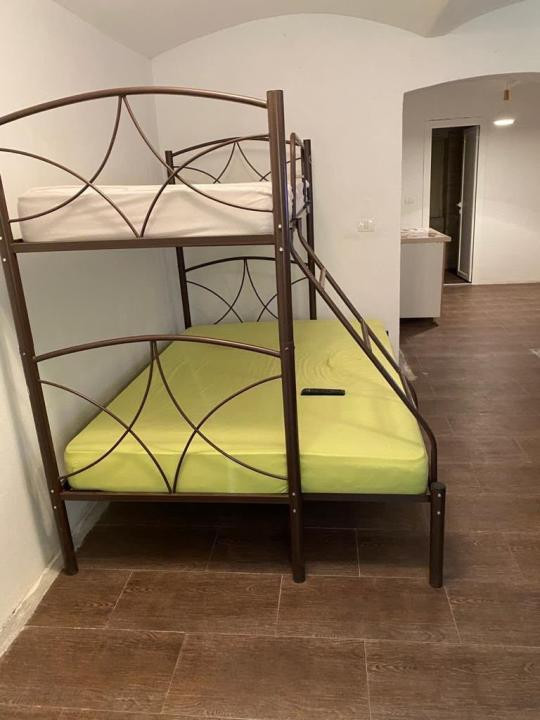 Apartament  cu o camera, 35 mp utili, demisol, zona Piata Maria