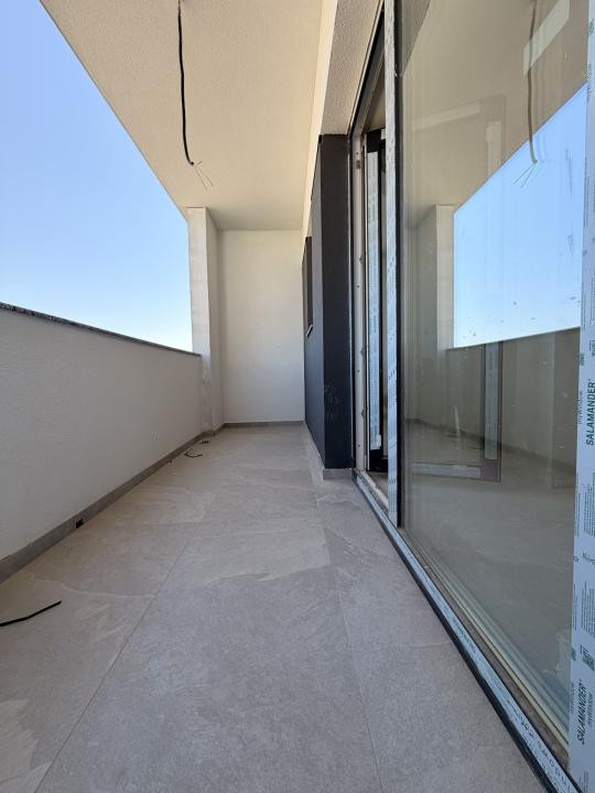 Apartament cu 2 camere, decomandat, 53 mp utili + balcon-Giroc