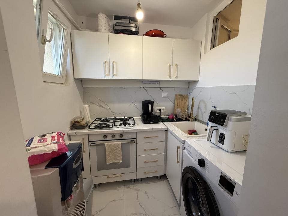 Apartament cu 4 camere, semidecomandat, etaj 4/5 - Sagului