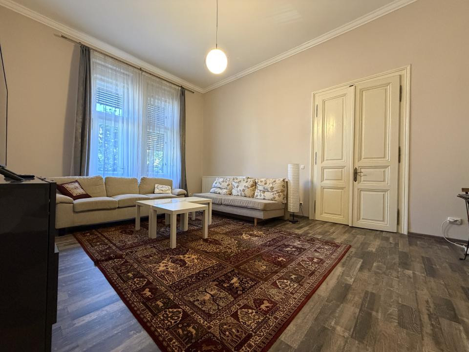 Apartament cu 3 camere, 83mp utili, etaj 1, renovat și mobilat-Sinaia