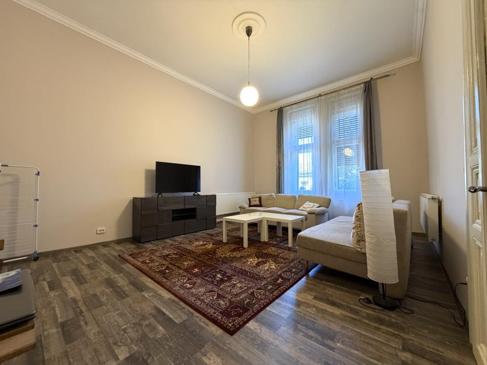 Apartament cu 3 camere, 83mp utili, etaj 1, renovat și mobilat-Sinaia