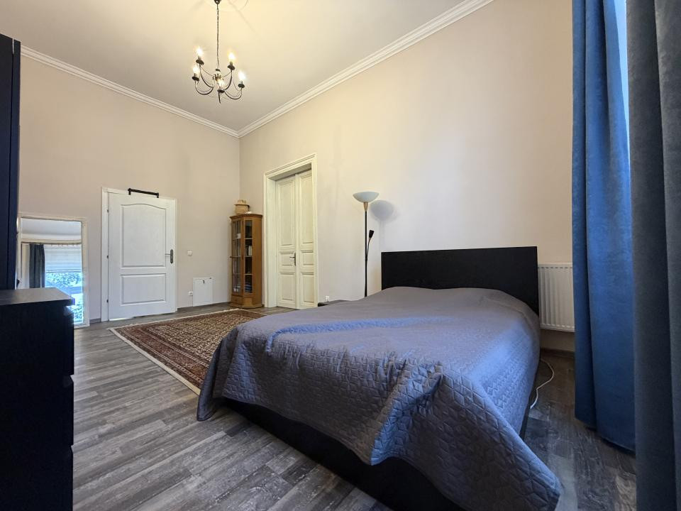 Apartament cu 3 camere, 83mp utili, etaj 1, renovat și mobilat-Sinaia