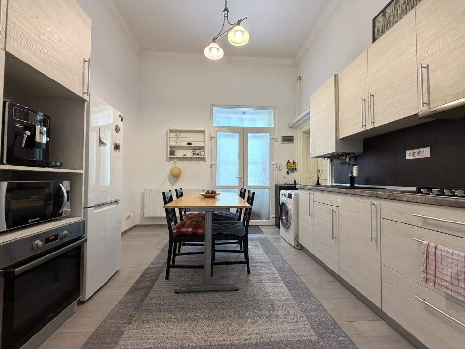 Apartament cu 3 camere, 83mp utili, etaj 1, renovat și mobilat-Sinaia