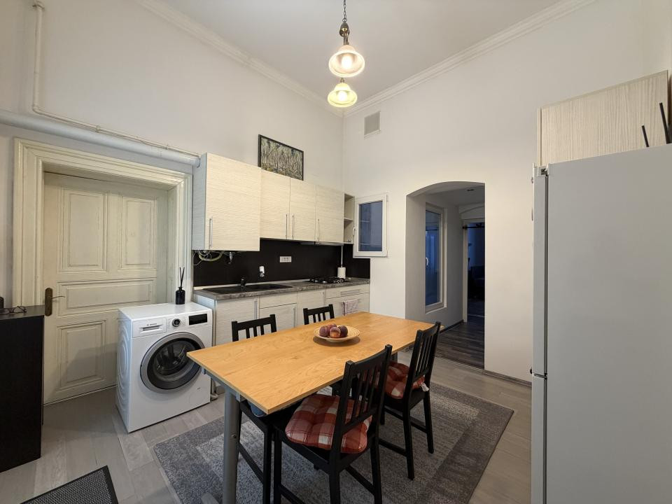 Apartament cu 3 camere, 83mp utili, etaj 1, renovat și mobilat-Sinaia