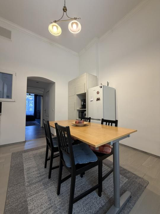 Apartament cu 3 camere, 83mp utili, etaj 1, renovat și mobilat-Sinaia