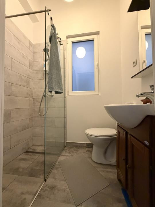 Apartament cu 3 camere, 83mp utili, etaj 1, renovat și mobilat-Sinaia