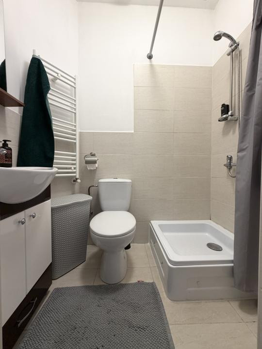 Apartament cu 3 camere, 83mp utili, etaj 1, renovat și mobilat-Sinaia