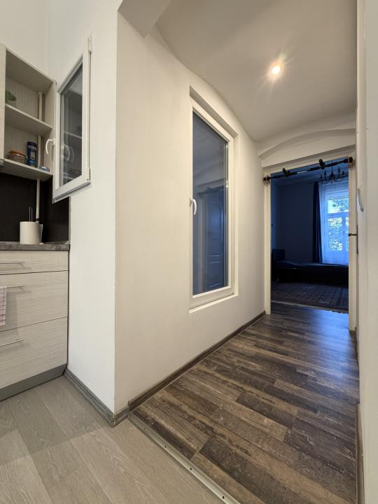 Apartament cu 3 camere, 83mp utili, etaj 1, renovat și mobilat-Sinaia