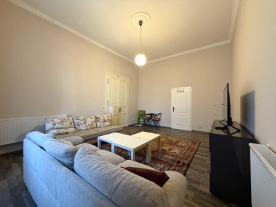 Apartament cu 3 camere, 83mp utili, etaj 1, renovat si mobilat-Sinaia