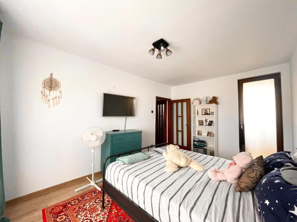 Apartament 4 camere, 2 balcoane, boxa - sens Marasti