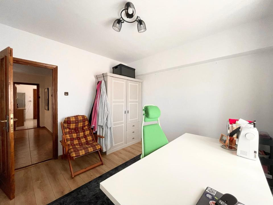 Apartament 4 camere, 2 balcoane, boxa - sens Marasti