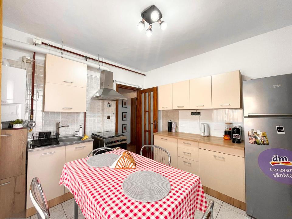 Apartament 4 camere, 2 balcoane, boxa - sens Marasti