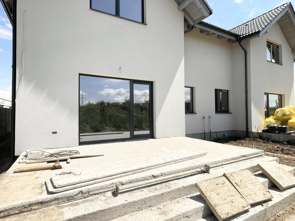 Duplex 4 camere, 132 mp utili - Mosnita Noua