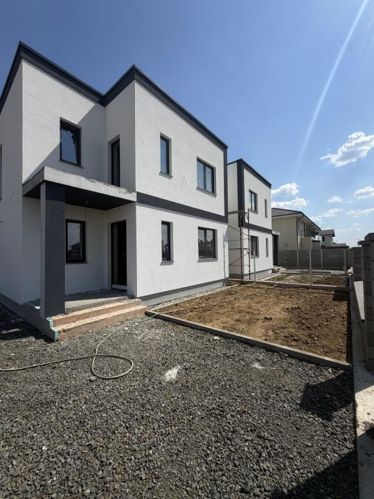 Duplex, despartit prin camera tehnica, 4 camere, 111mp utili in Giroc 