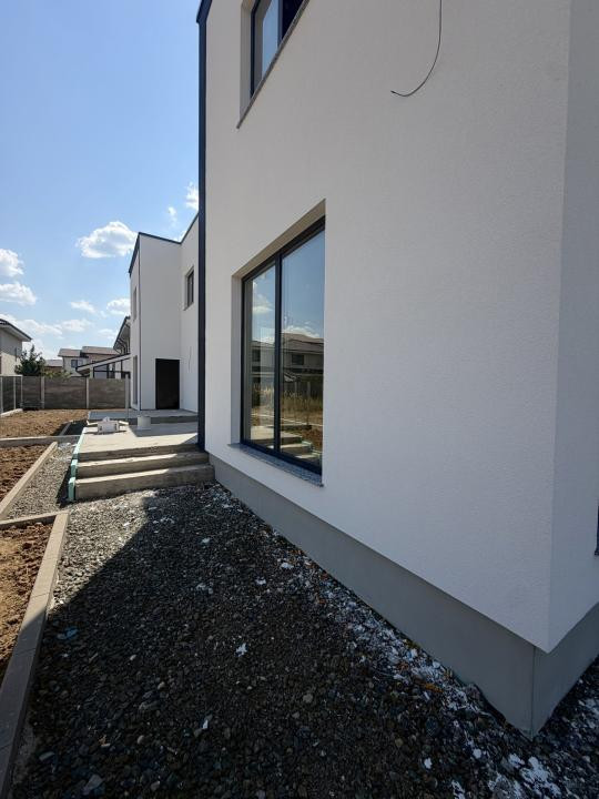 Duplex, despartit prin camera tehnica, 4 camere, 111mp utili in Giroc 