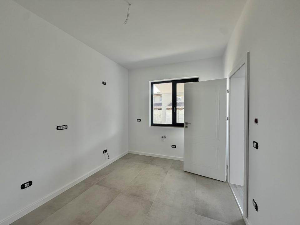 Duplex, despartit prin camera tehnica, 4 camere, 111mp utili in Giroc 