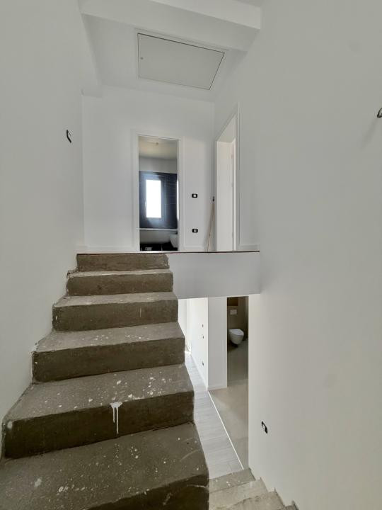 Duplex, despartit prin camera tehnica, 4 camere, 111mp utili in Giroc 