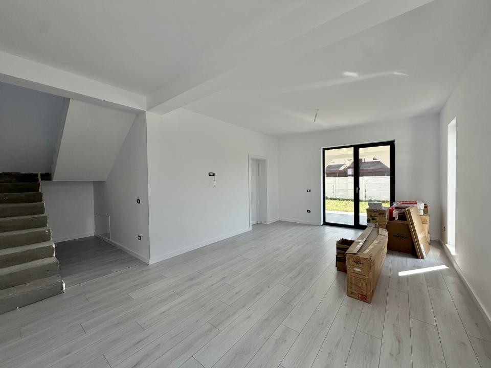 Duplex 4 camere, parter+etaj, 104mp utili, 270mp teren in Giroc 