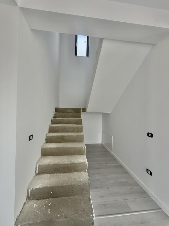 Duplex 4 camere, parter+etaj, 104mp utili, 270mp teren in Giroc 