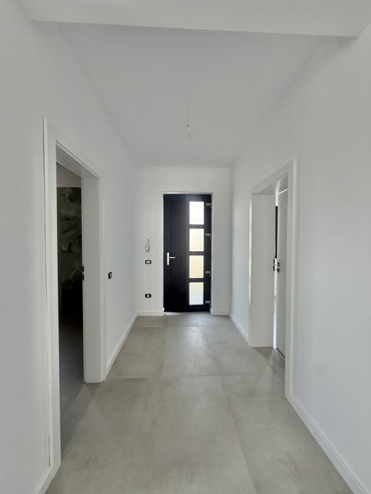 Duplex 4 camere, parter+etaj, 104mp utili, 270mp teren in Giroc 