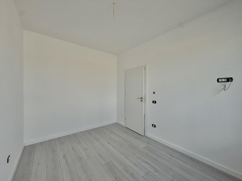 Duplex 4 camere, parter+etaj, 104mp utili, 270mp teren in Giroc 
