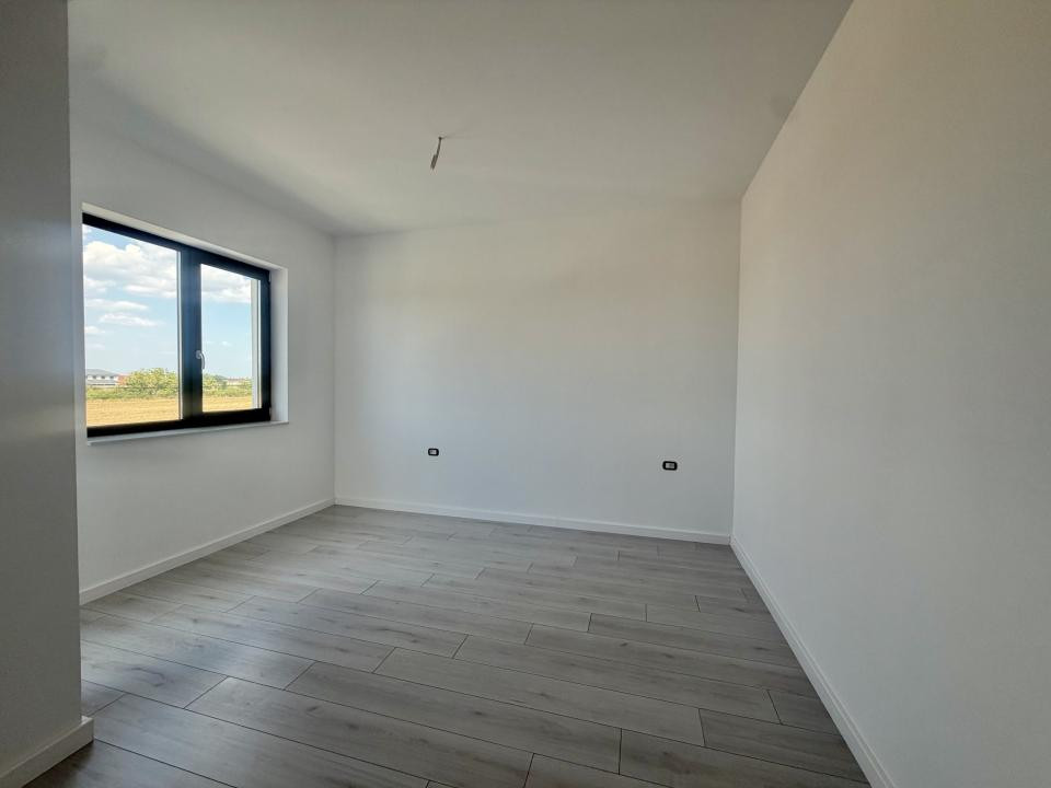 Duplex 4 camere, parter+etaj, 104mp utili, 270mp teren in Giroc 